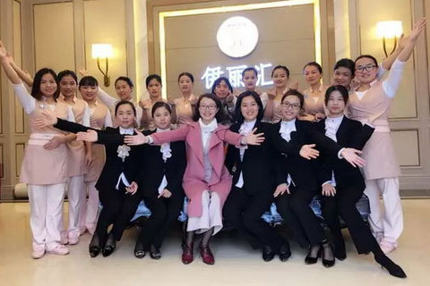 性格内向也能当伊丽汇店长？成长！伊丽莎白美容师职业之路