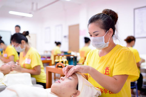 佛山哪个美容学校好，佛山美容培训学校哪家好